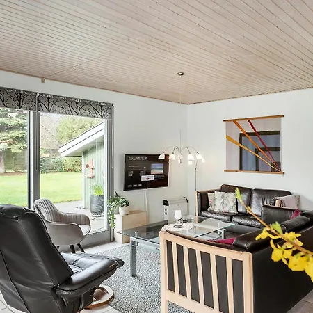 4 Bedroom Amazing In Idestrup
