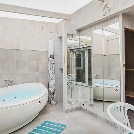 4 Bedroom Amazing In Idestrup Semesterbostad Bøtø By